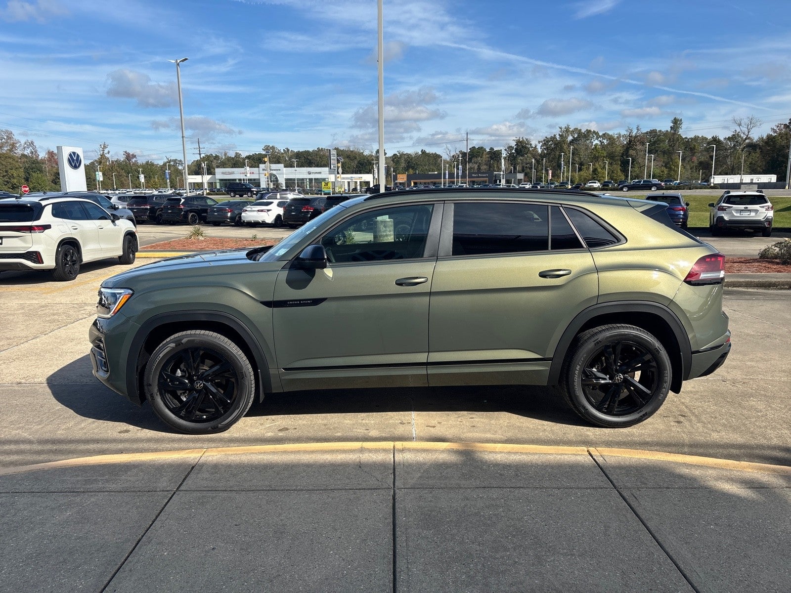 2026 Volkswagen Atlas Cross Sport 2.0T SEL R-Line Black