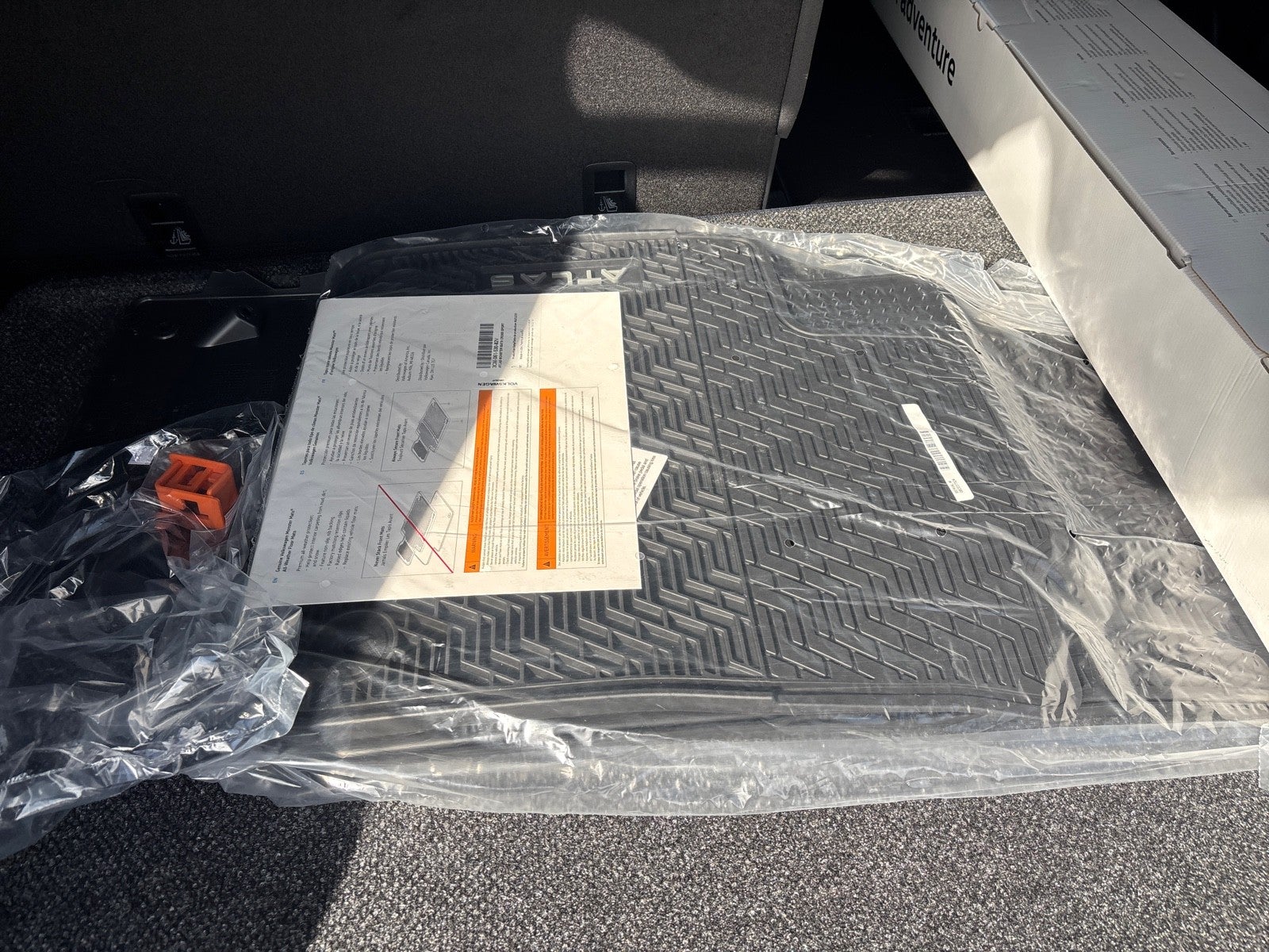 2026 Volkswagen Atlas Cross Sport 2.0T SEL R-Line Black