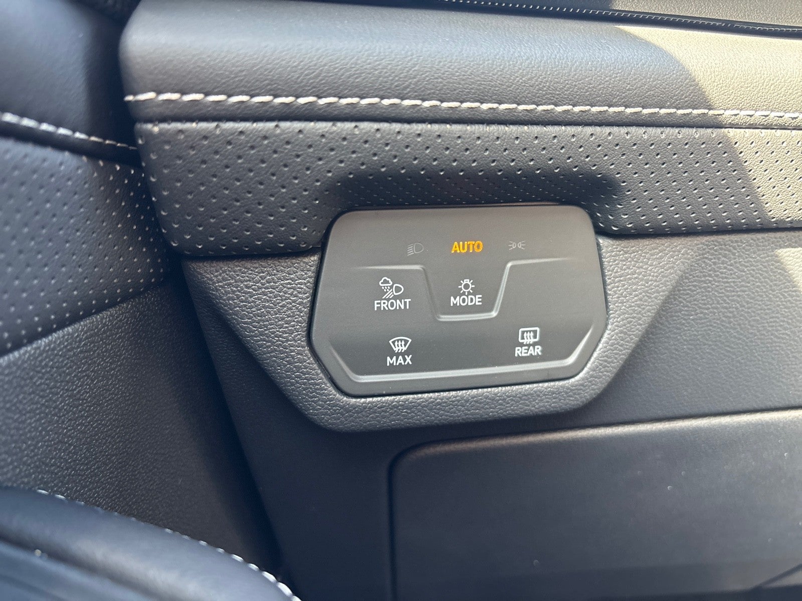 2026 Volkswagen Atlas Cross Sport 2.0T SEL R-Line Black