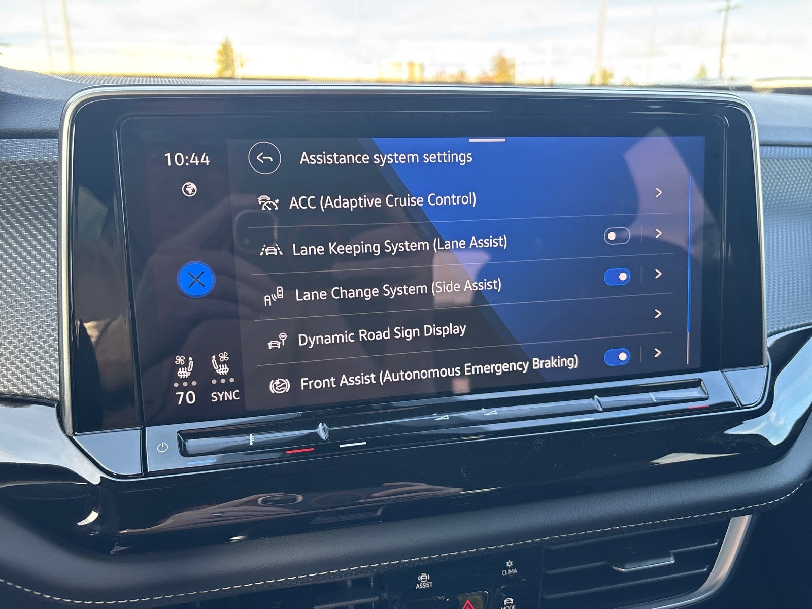 2026 Volkswagen Atlas Cross Sport 2.0T SEL R-Line Black