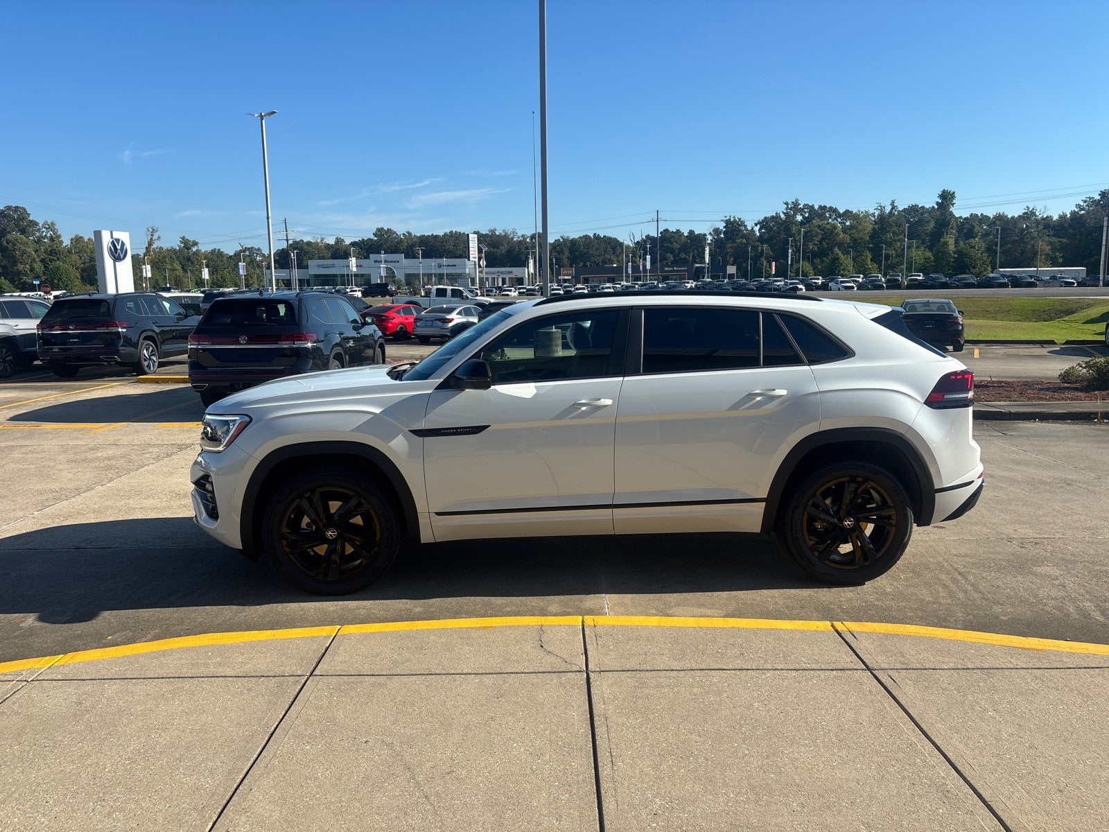 2026 Volkswagen Atlas Cross Sport 2.0T SEL R-Line Black