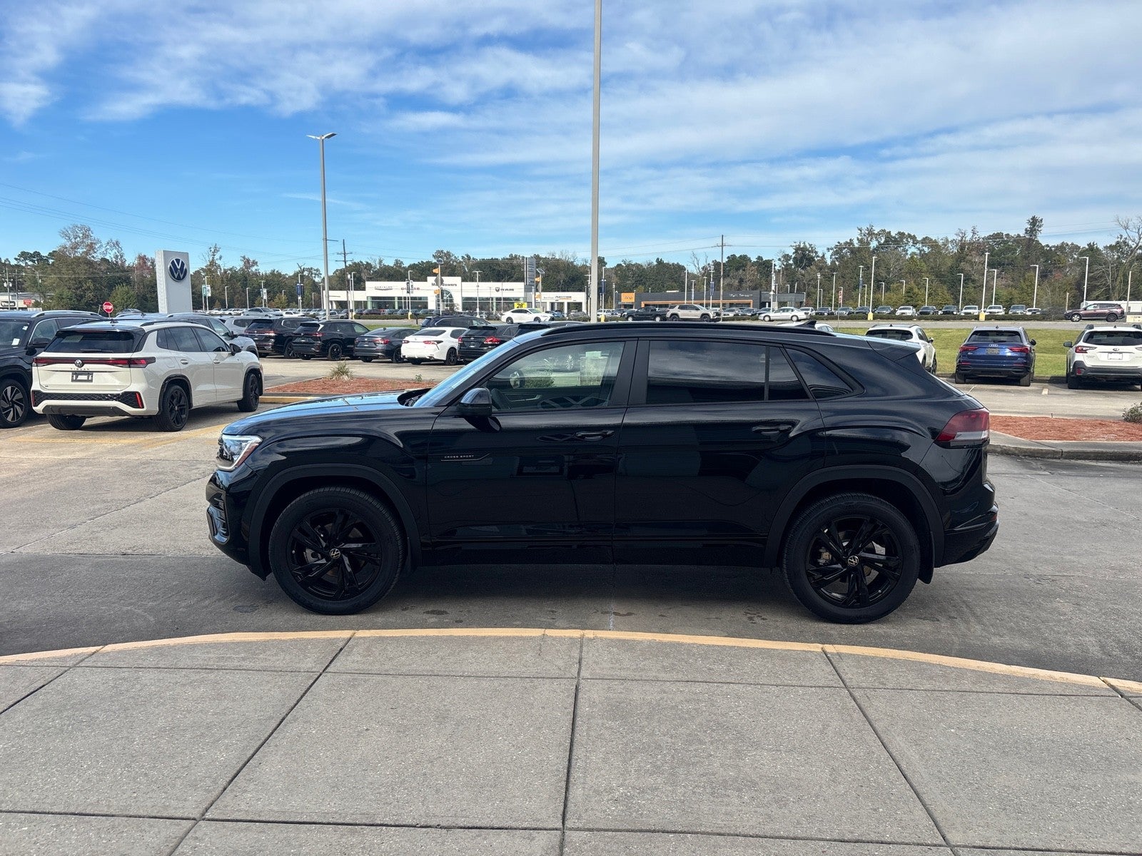 2026 Volkswagen Atlas Cross Sport 2.0T SEL R-Line Black