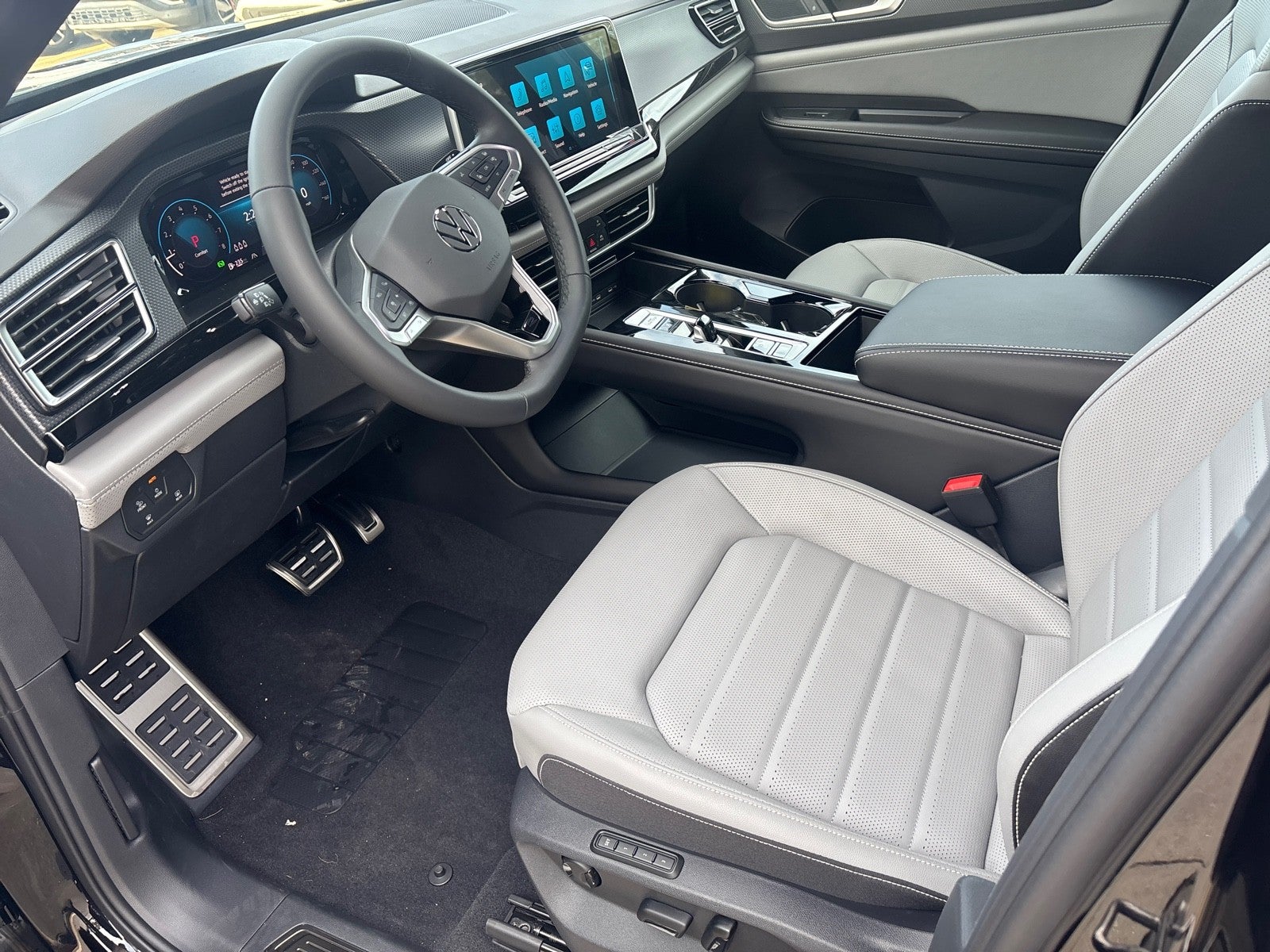 2026 Volkswagen Atlas Cross Sport 2.0T SEL R-Line Black