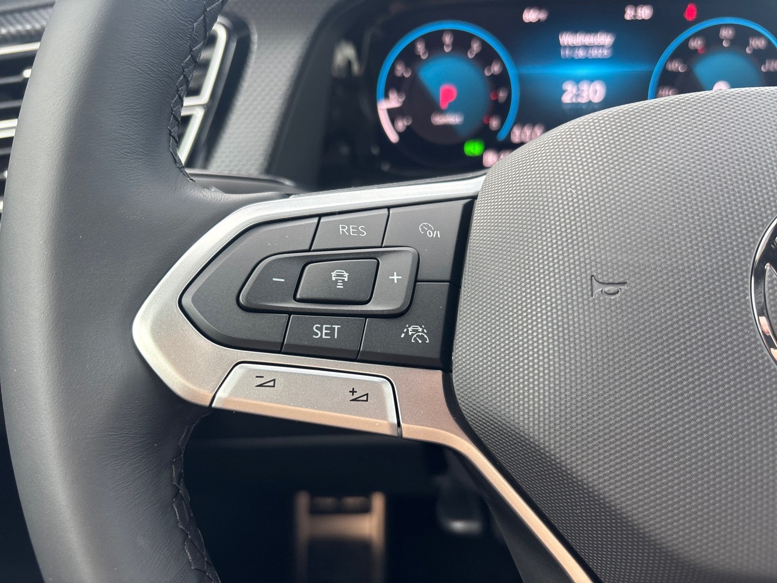 2026 Volkswagen Atlas Cross Sport 2.0T SEL R-Line Black