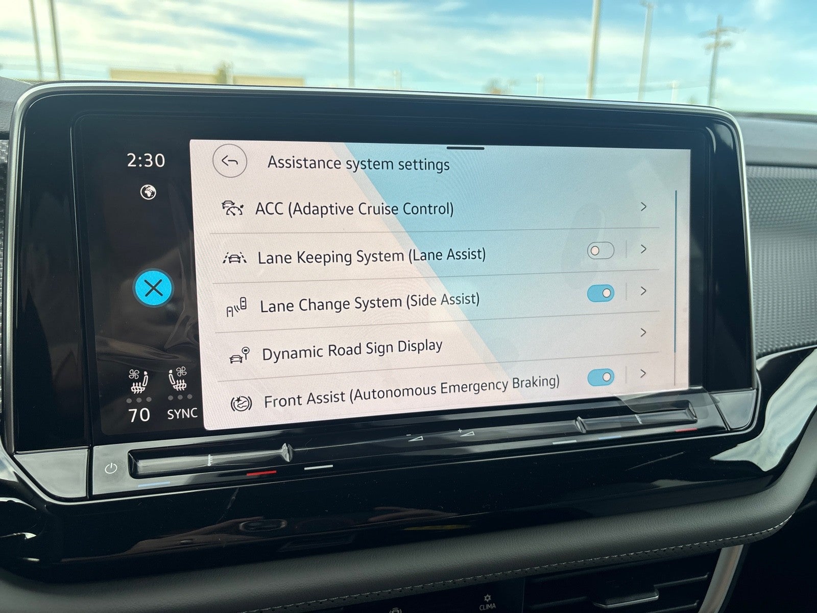 2026 Volkswagen Atlas Cross Sport 2.0T SEL R-Line Black