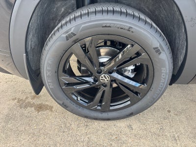 2026 Volkswagen Atlas Cross Sport 2.0T SEL R-Line Black