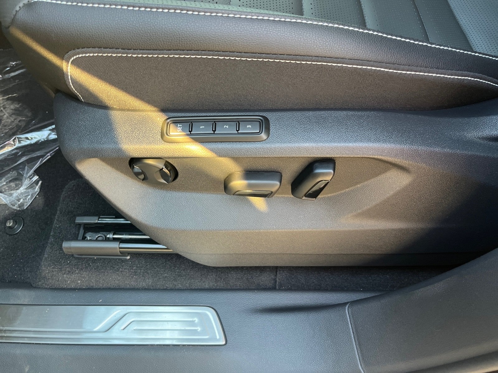 2026 Volkswagen Atlas Cross Sport 2.0T SEL R-Line Black