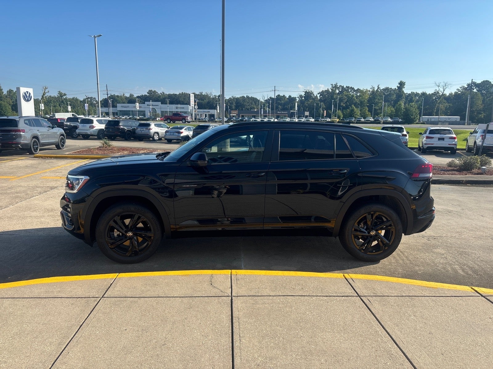2026 Volkswagen Atlas Cross Sport 2.0T SEL R-Line Black