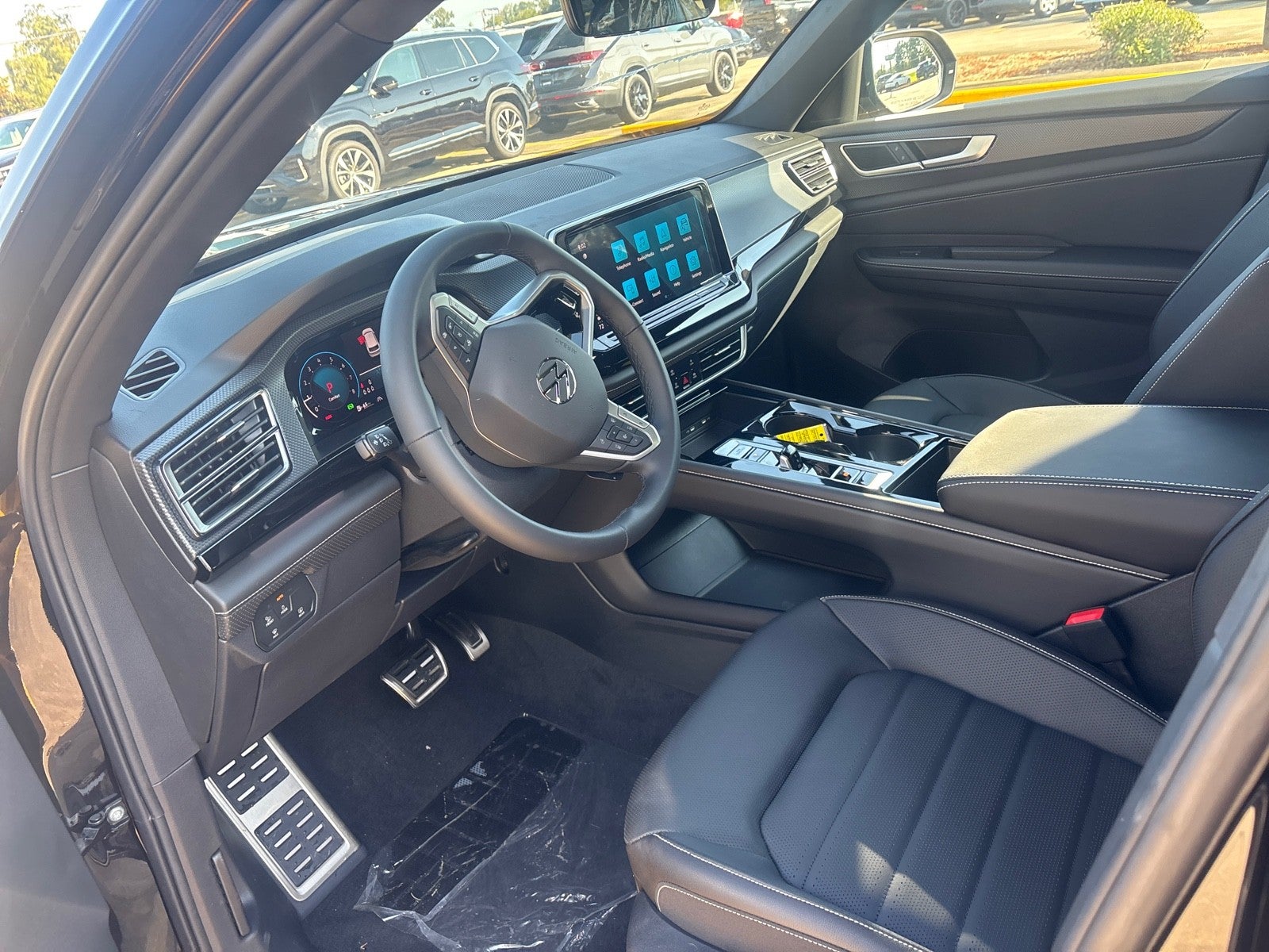 2026 Volkswagen Atlas Cross Sport 2.0T SEL R-Line Black