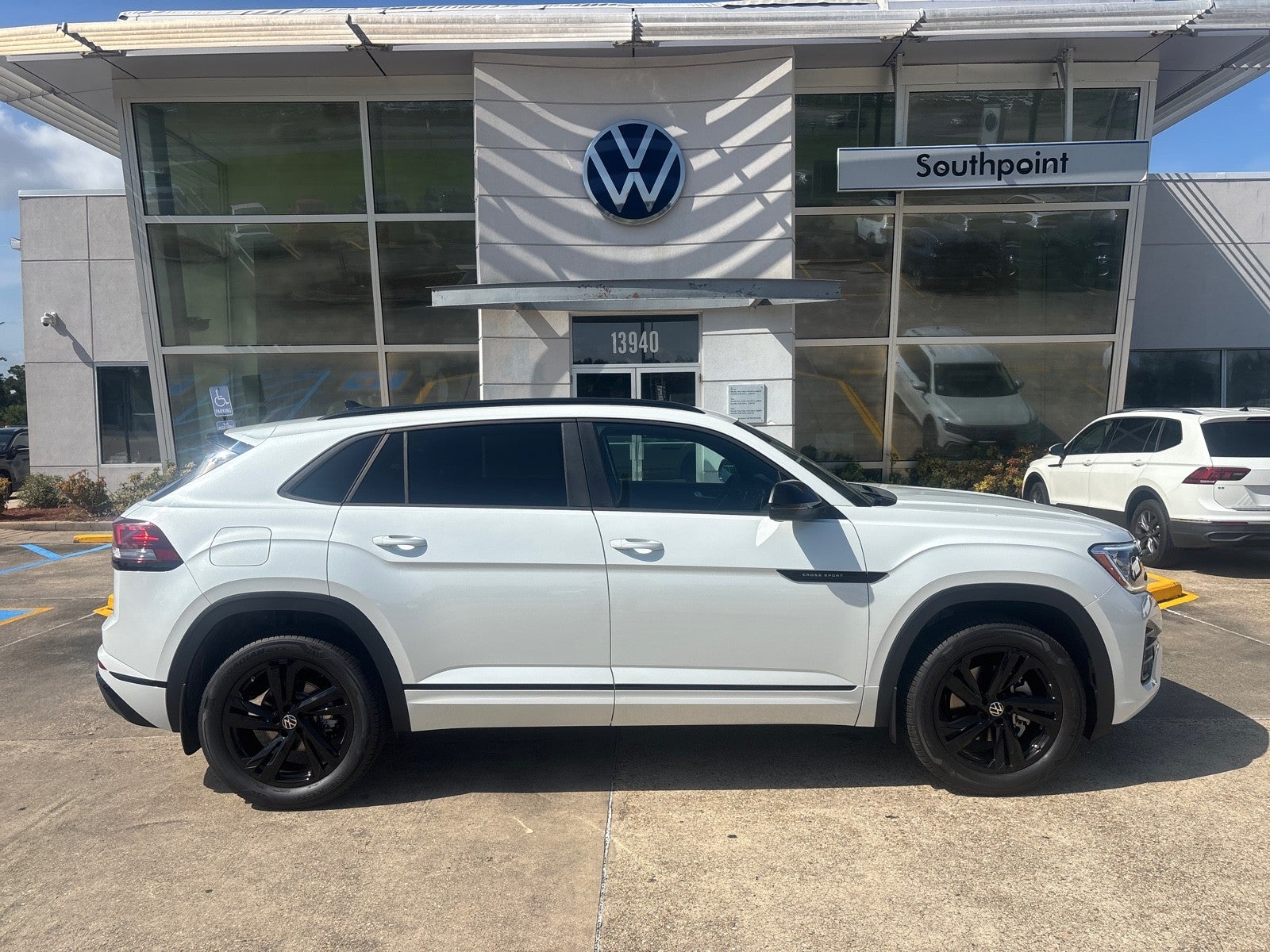 2026 Volkswagen Atlas Cross Sport 2.0T SEL R-Line Black