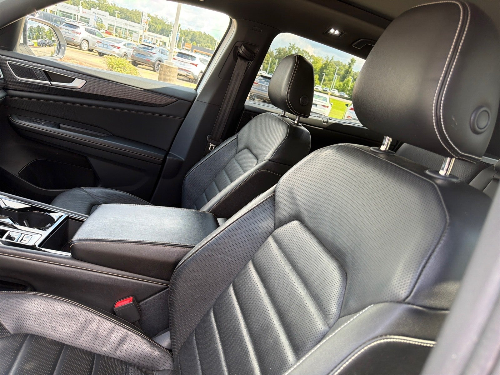 2024 Volkswagen Atlas Cross Sport 2.0T SEL R-Line