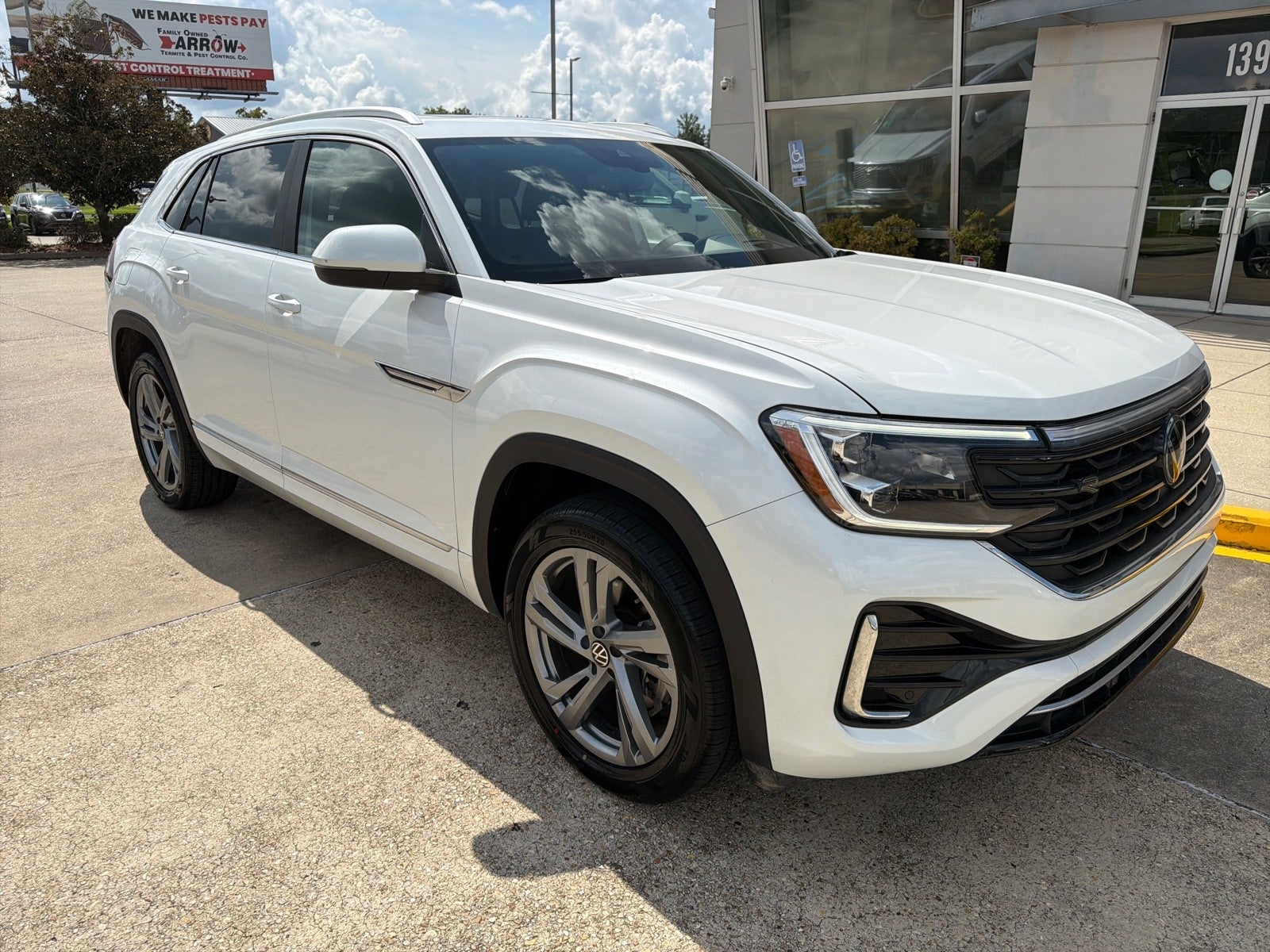 2024 Volkswagen Atlas Cross Sport 2.0T SEL R-Line