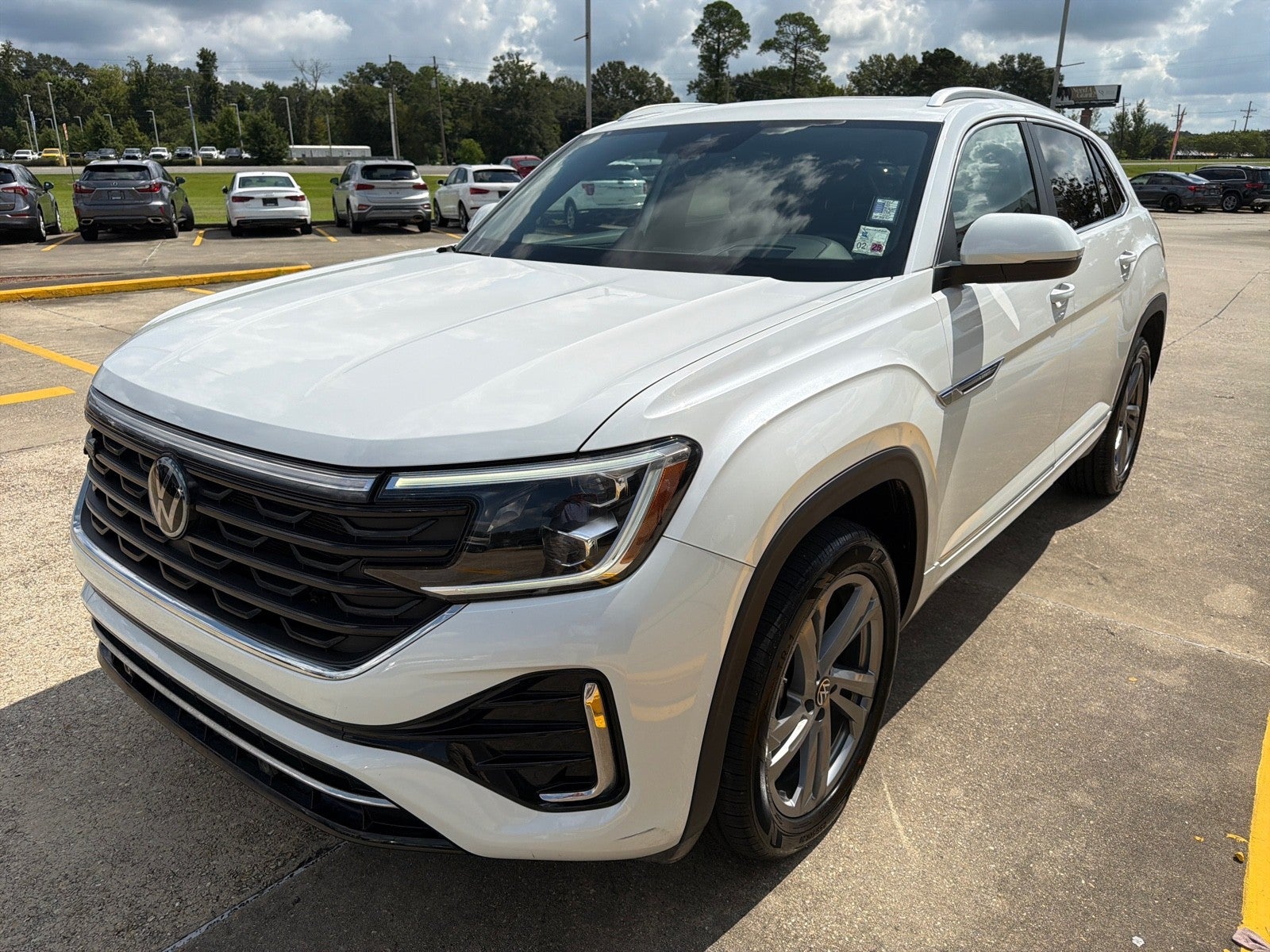 2024 Volkswagen Atlas Cross Sport 2.0T SEL R-Line