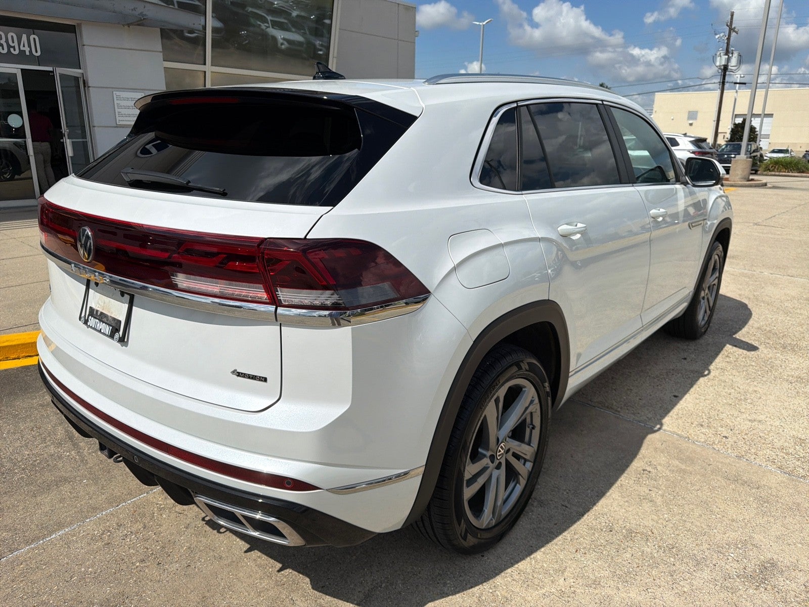2024 Volkswagen Atlas Cross Sport 2.0T SEL R-Line
