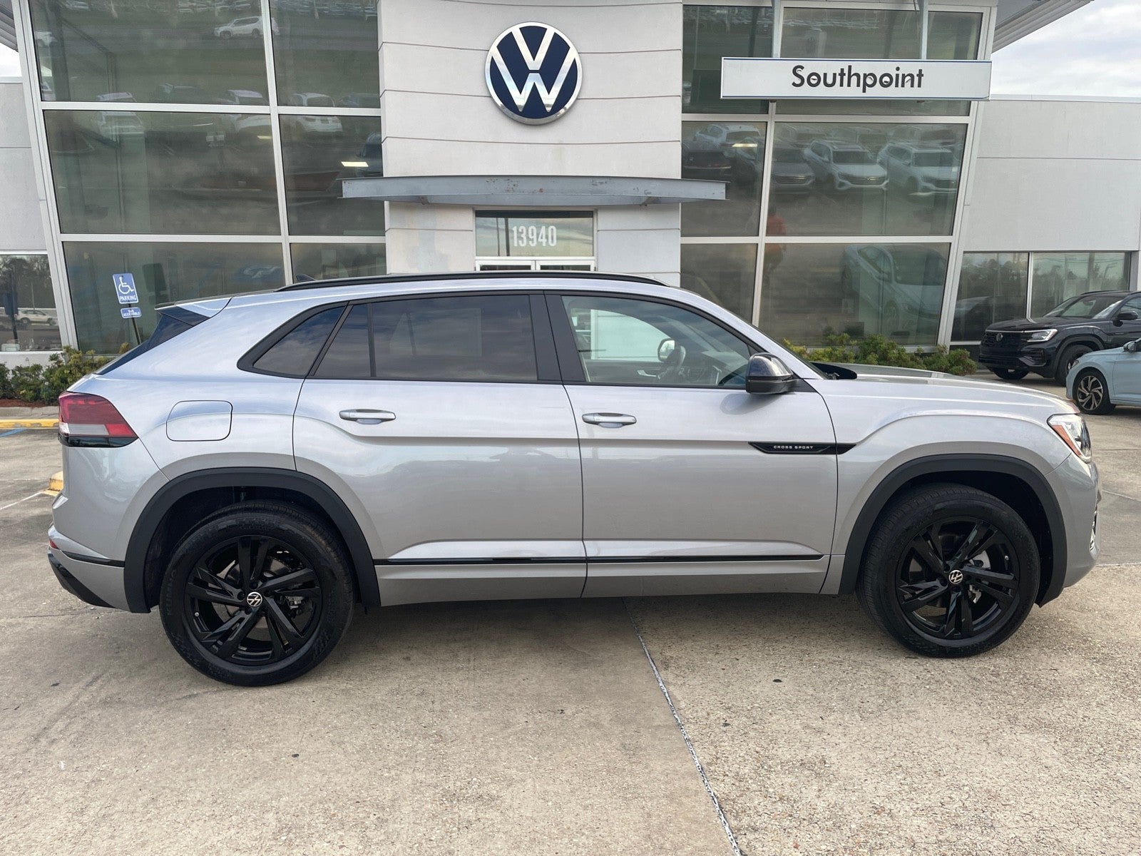 2025 Volkswagen Atlas Cross Sport 2.0T SEL R-Line Black