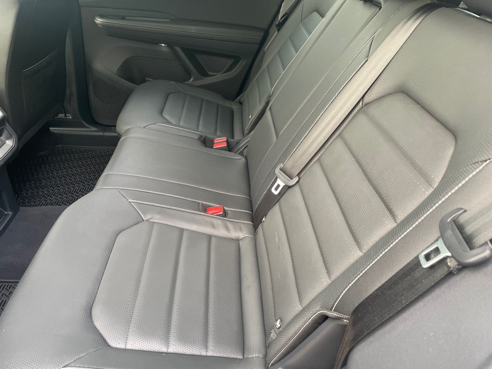 2025 Volkswagen Atlas Cross Sport 2.0T SEL R-Line Black