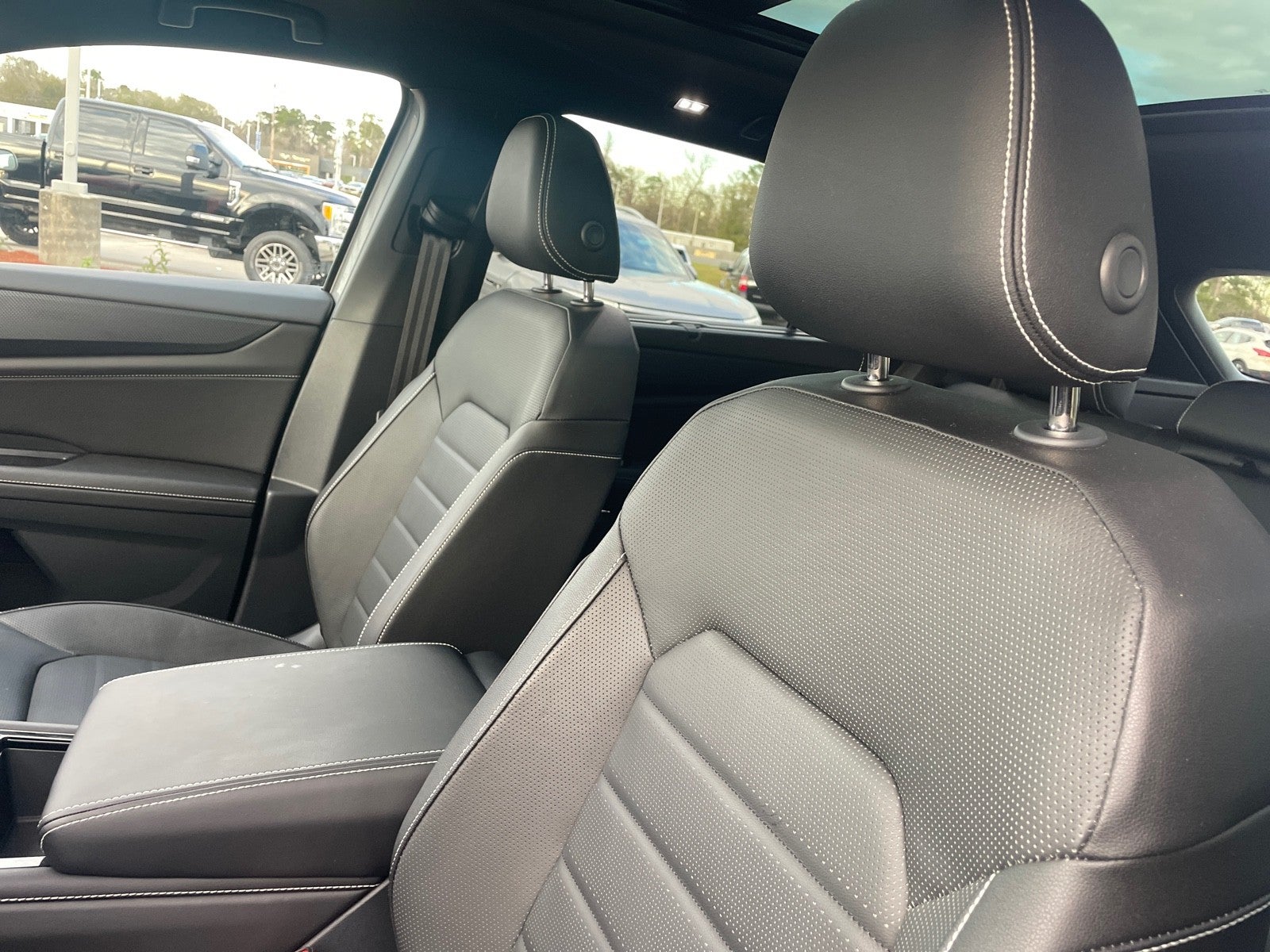 2025 Volkswagen Atlas Cross Sport 2.0T SEL R-Line Black