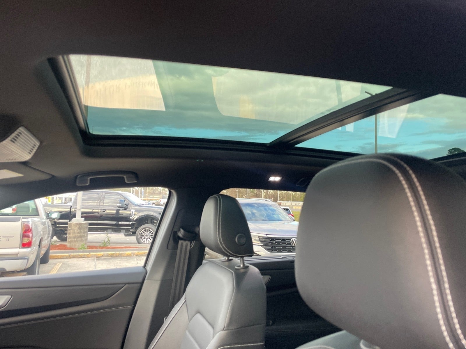 2025 Volkswagen Atlas Cross Sport 2.0T SEL R-Line Black