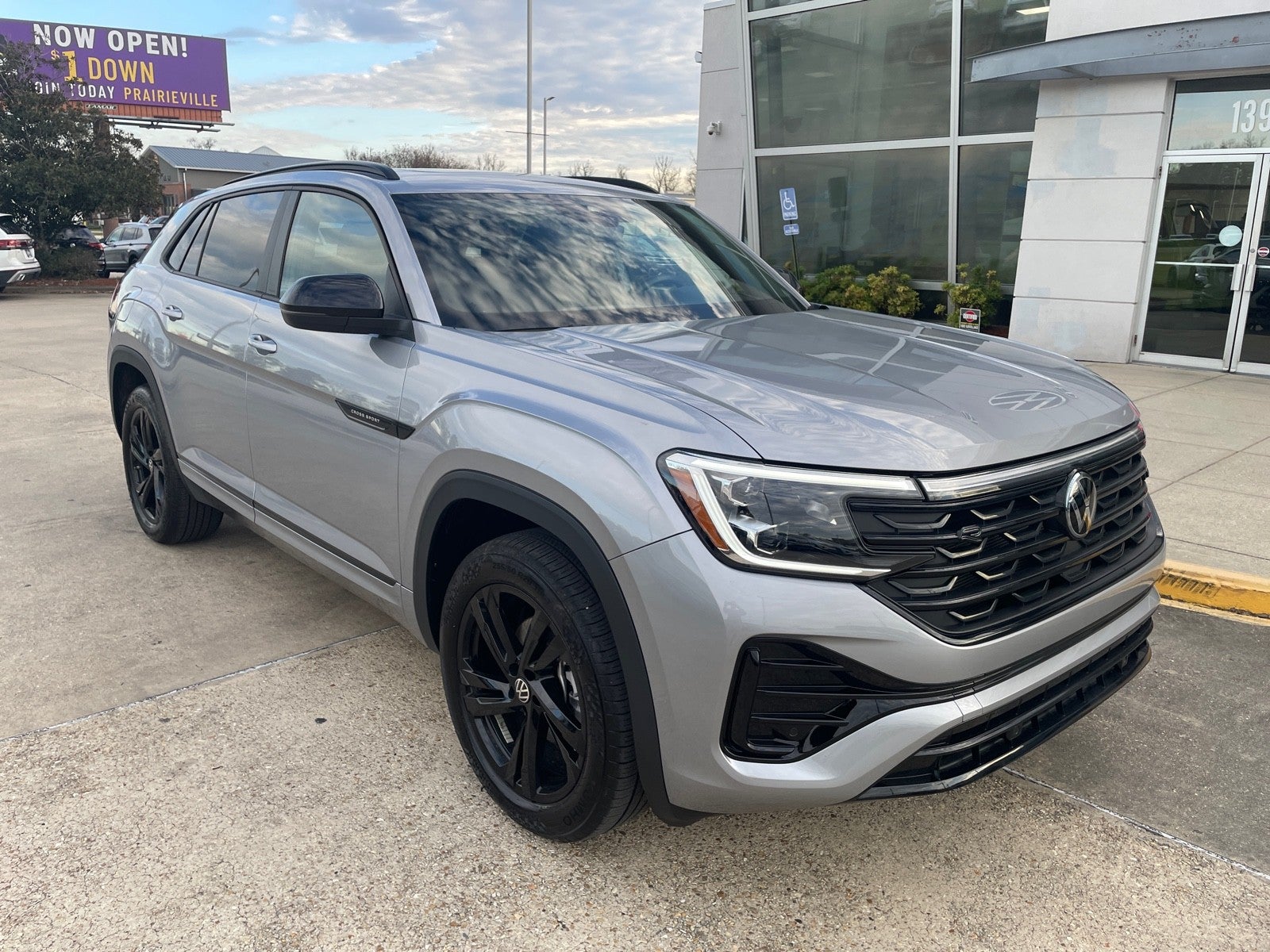 2025 Volkswagen Atlas Cross Sport 2.0T SEL R-Line Black