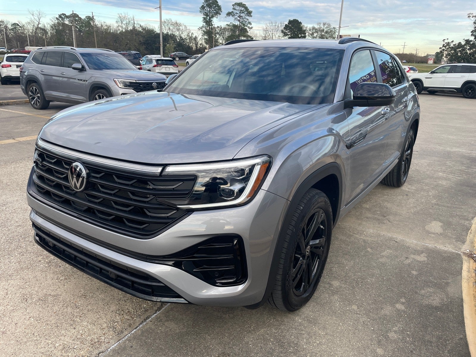 2025 Volkswagen Atlas Cross Sport 2.0T SEL R-Line Black