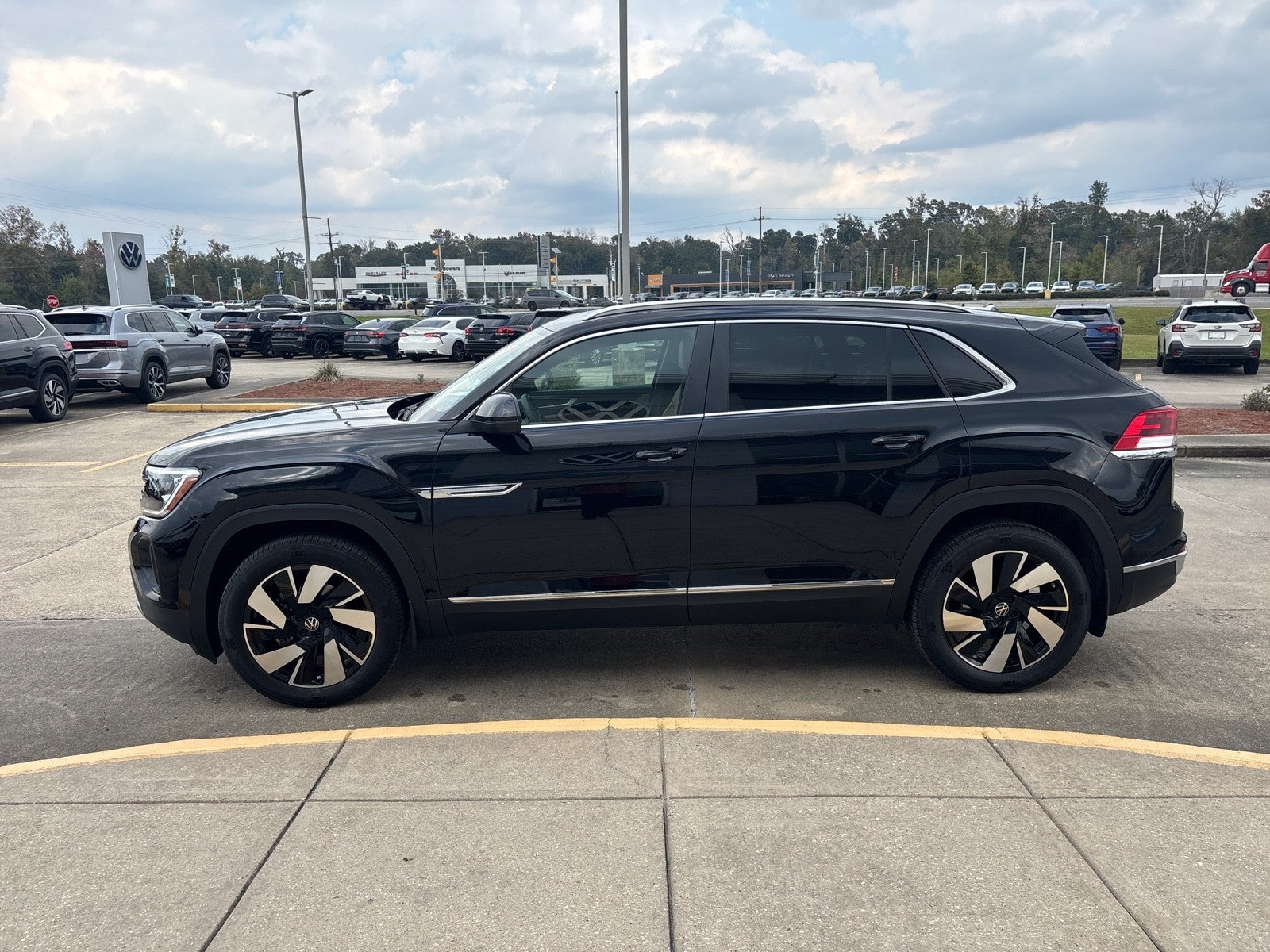 2026 Volkswagen Atlas Cross Sport 2.0T SEL