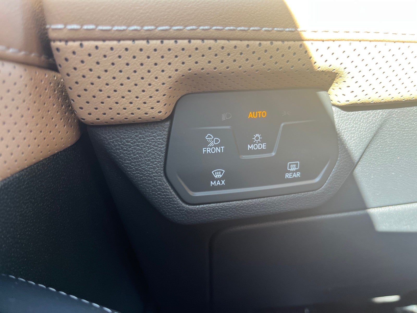 2026 Volkswagen Atlas Cross Sport 2.0T SEL