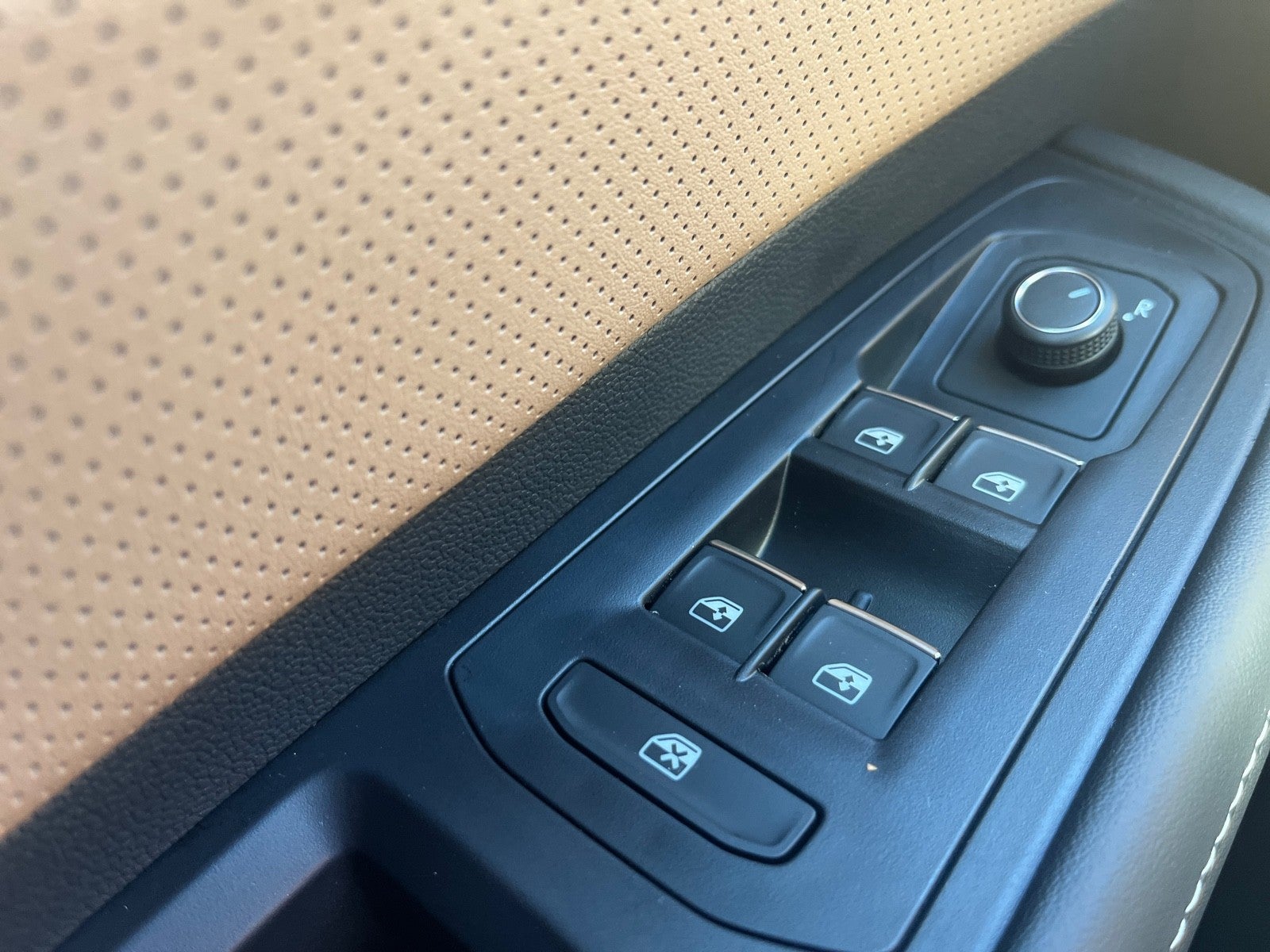 2026 Volkswagen Atlas Cross Sport 2.0T SEL