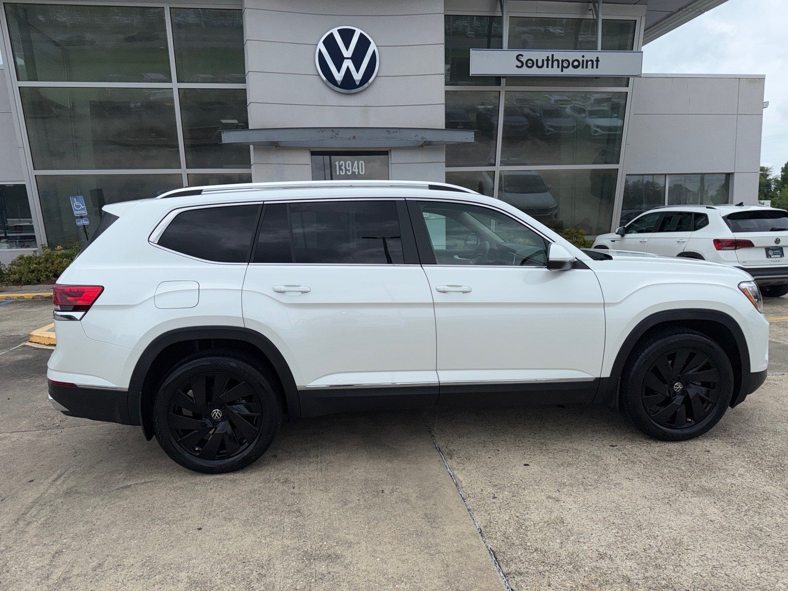 2024 Volkswagen Atlas 2.0T SEL