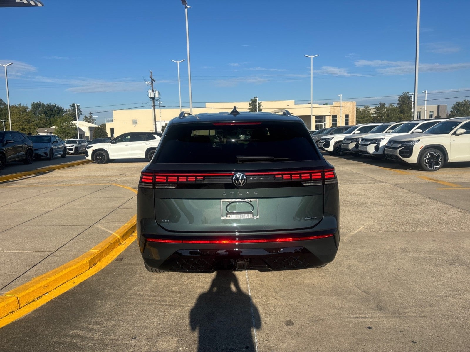 2027 Volkswagen Atlas SEL R-Line