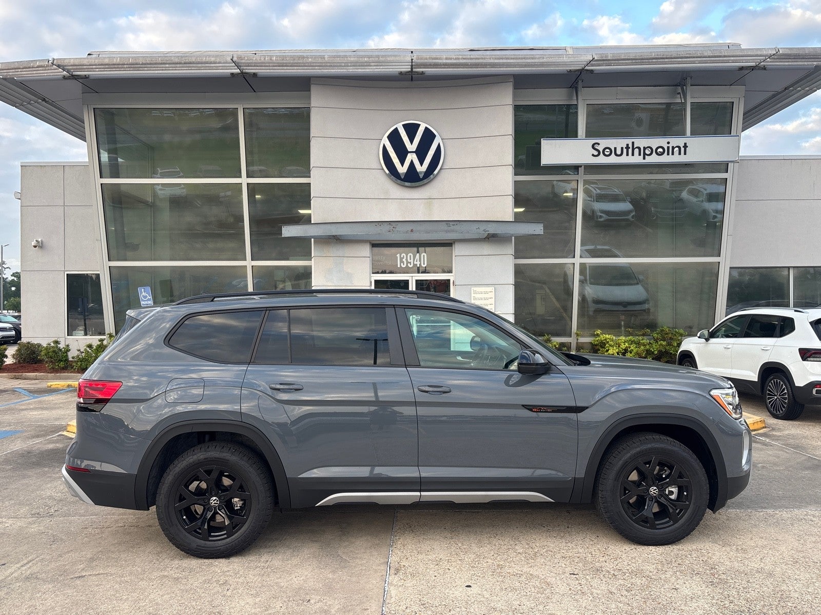 2026 Volkswagen Atlas 2.0T Peak Edition