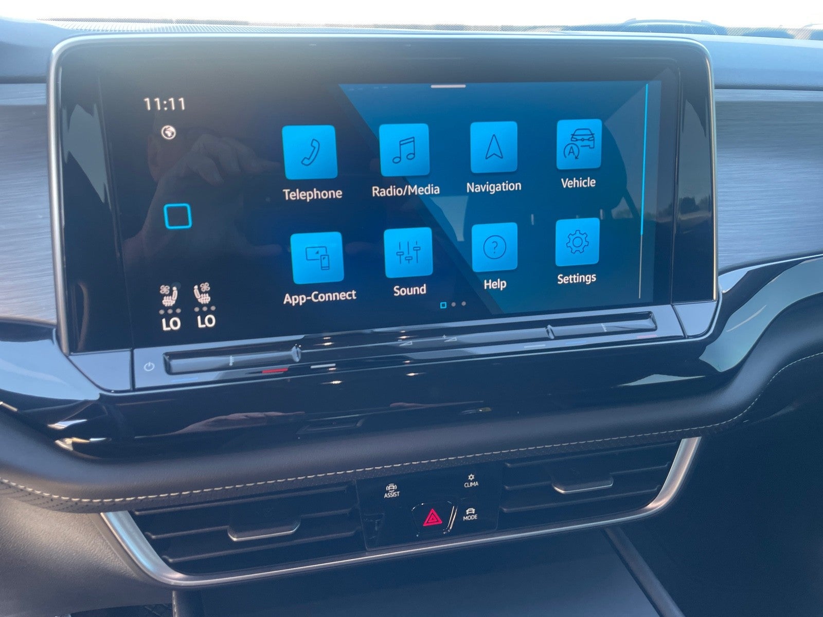 2025 Volkswagen Atlas Cross Sport 2.0T SE