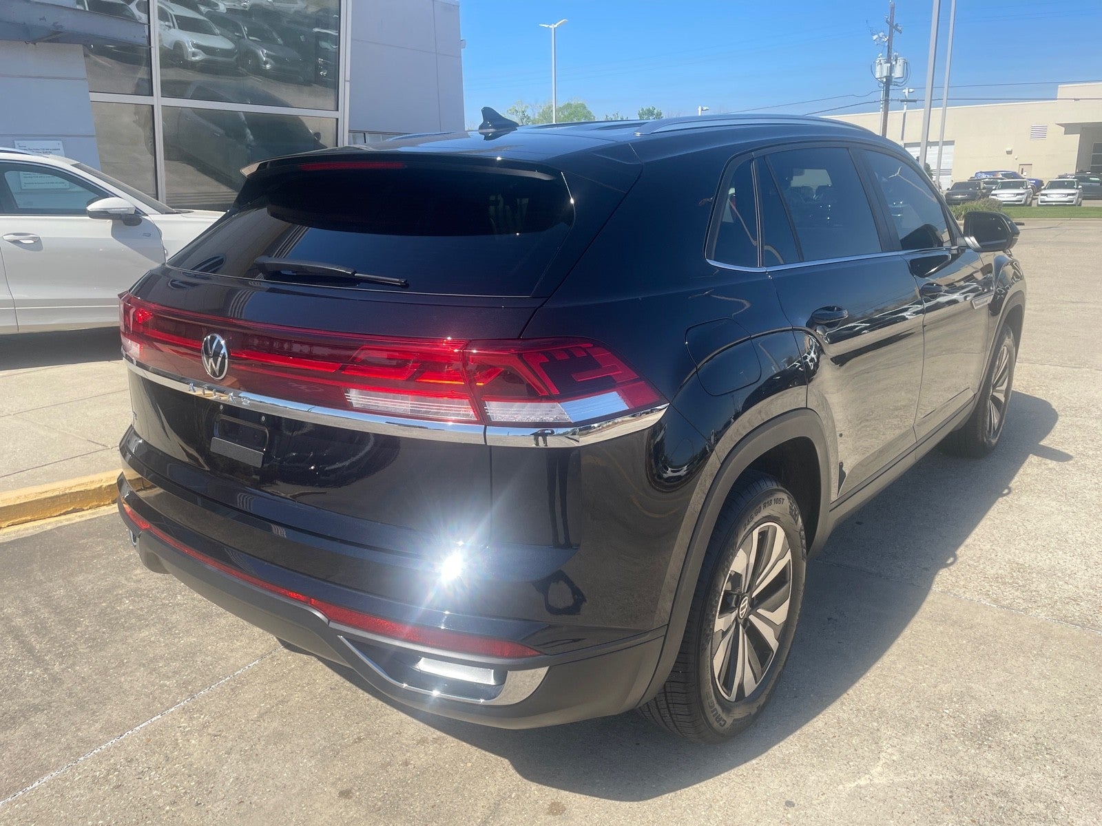 2025 Volkswagen Atlas Cross Sport 2.0T SE