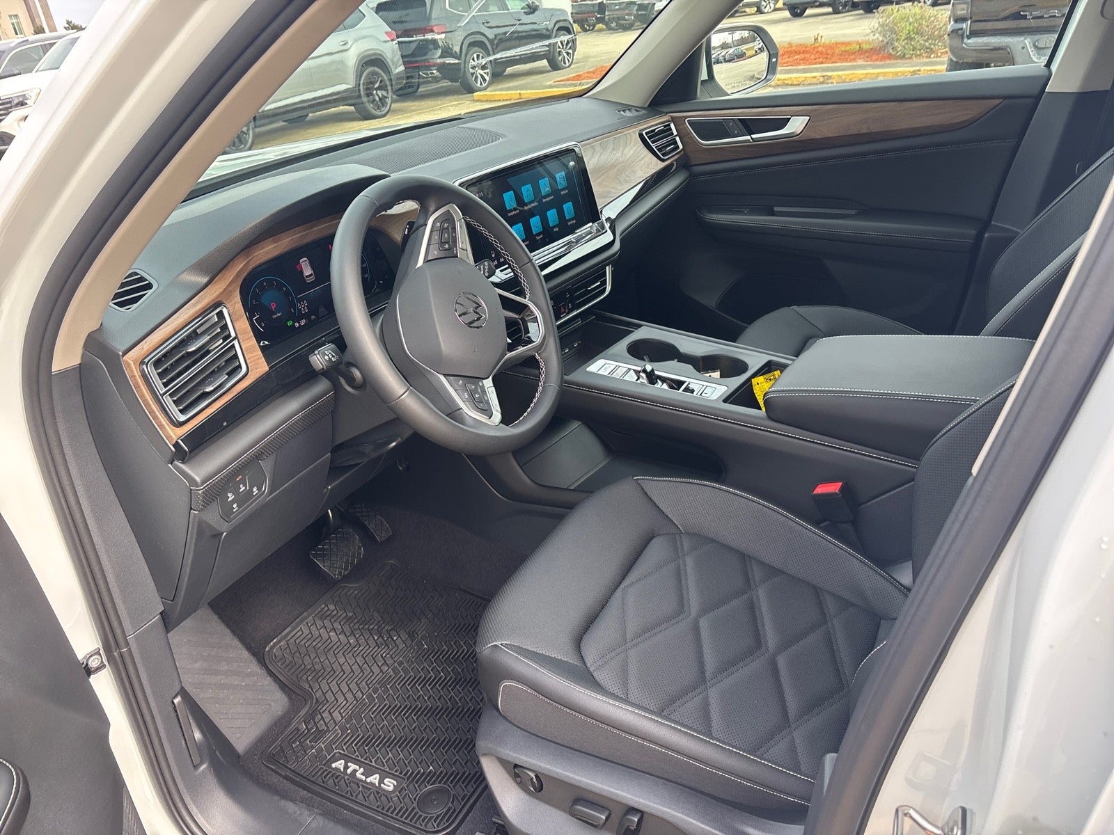 2026 Volkswagen Atlas 2.0T SE