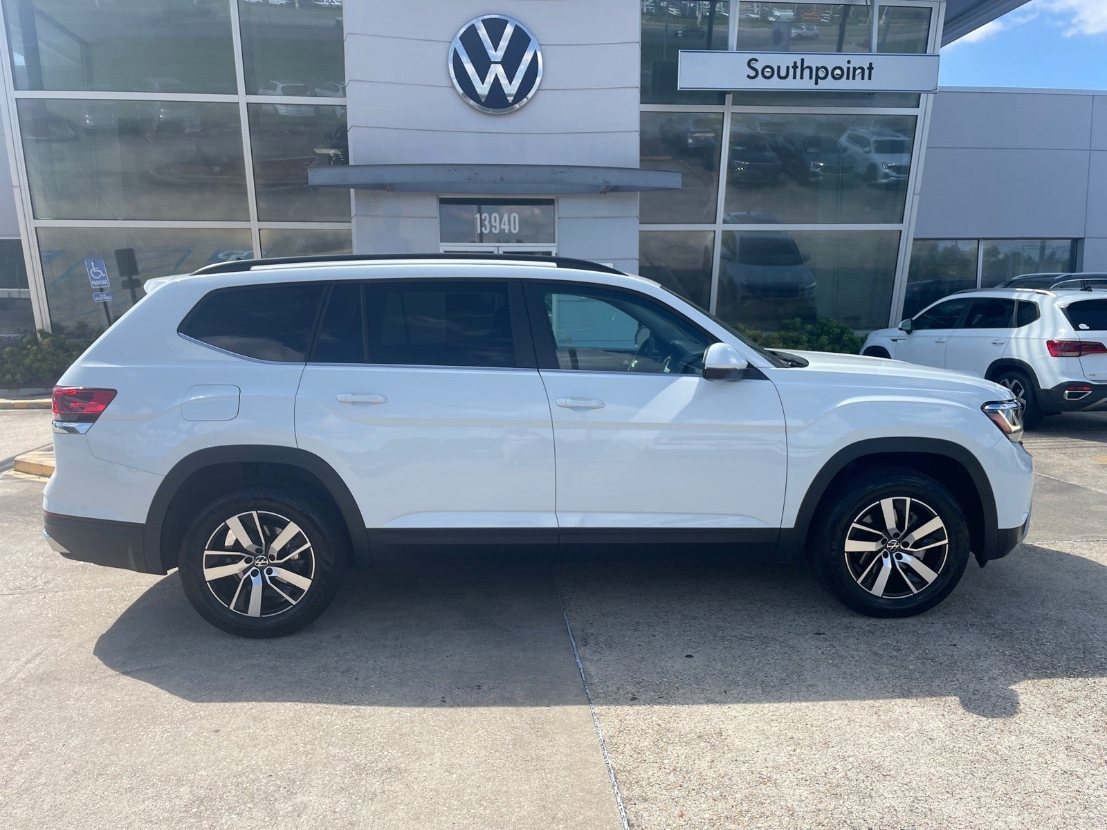 2023 Volkswagen Atlas 2.0T SE