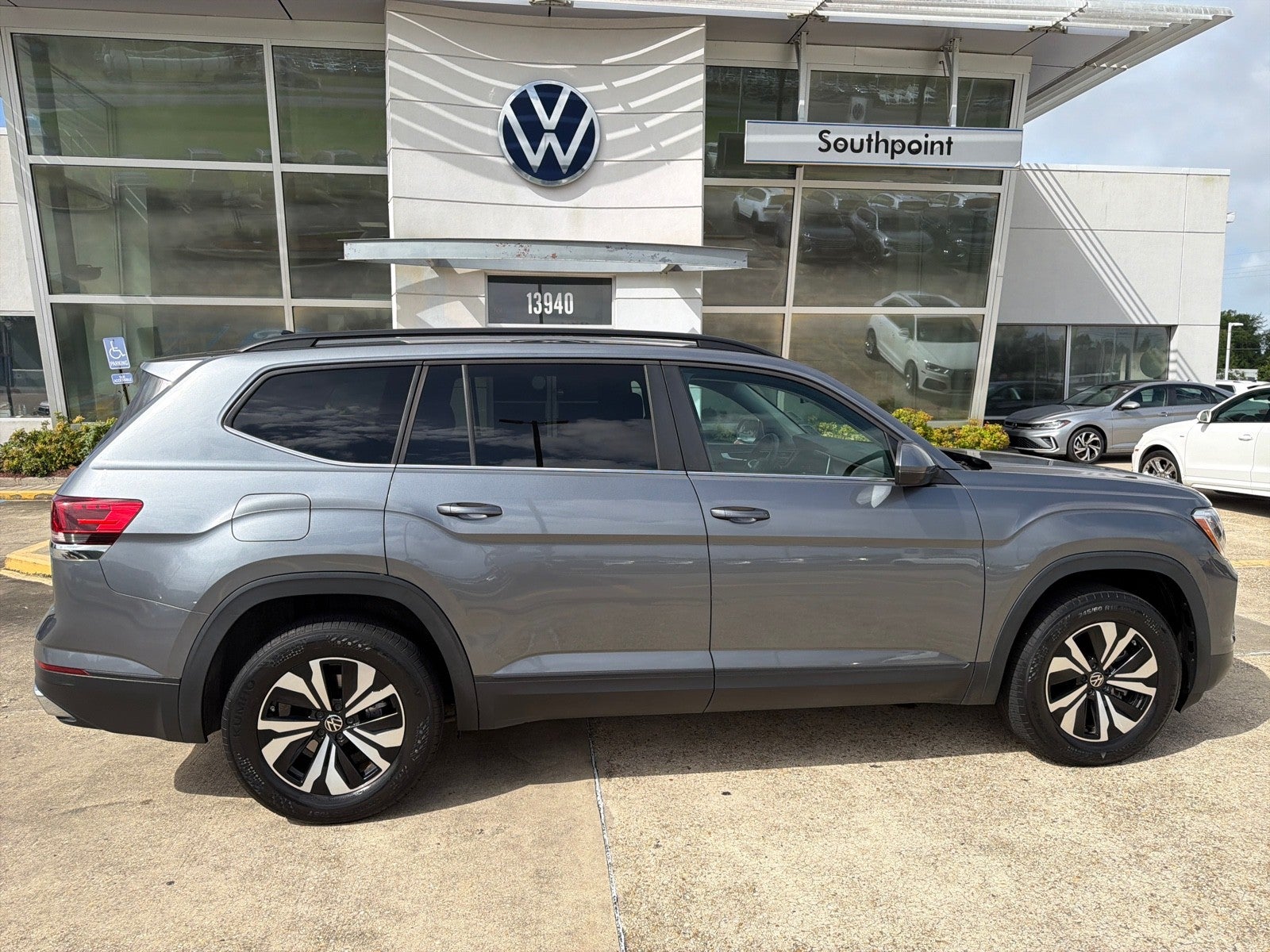 2024 Volkswagen Atlas 2.0T SE