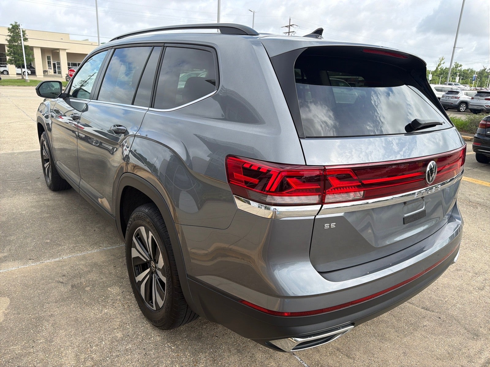 2024 Volkswagen Atlas 2.0T SE