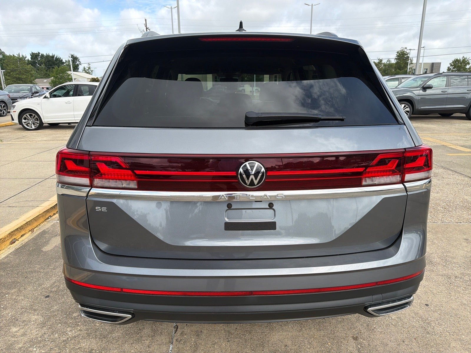 2024 Volkswagen Atlas 2.0T SE