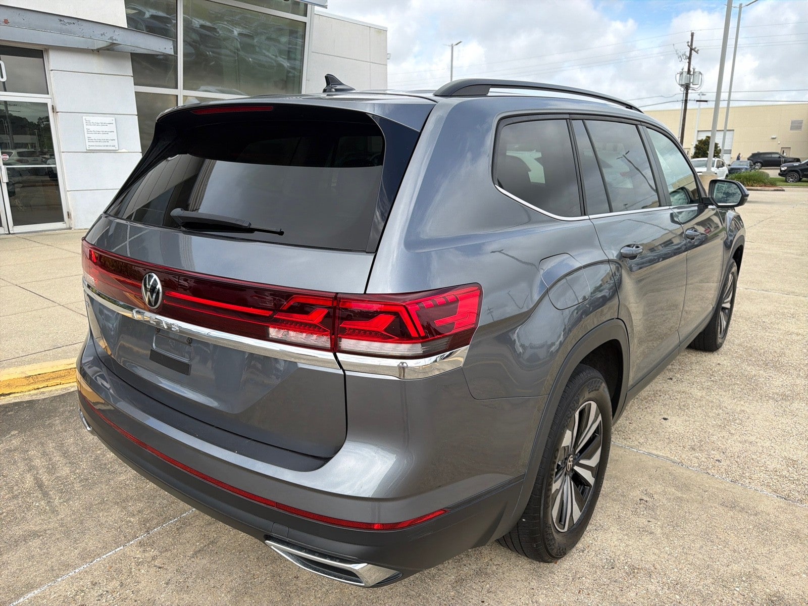 2024 Volkswagen Atlas 2.0T SE