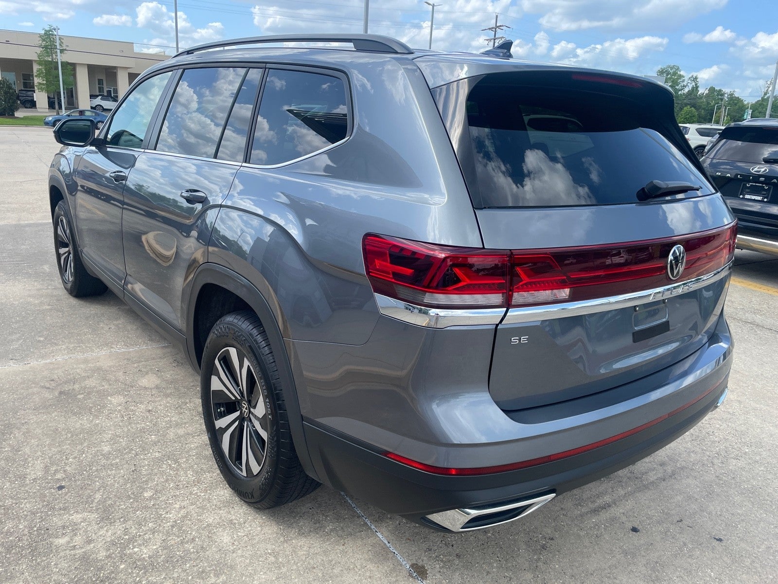 2024 Volkswagen Atlas 2.0T SE