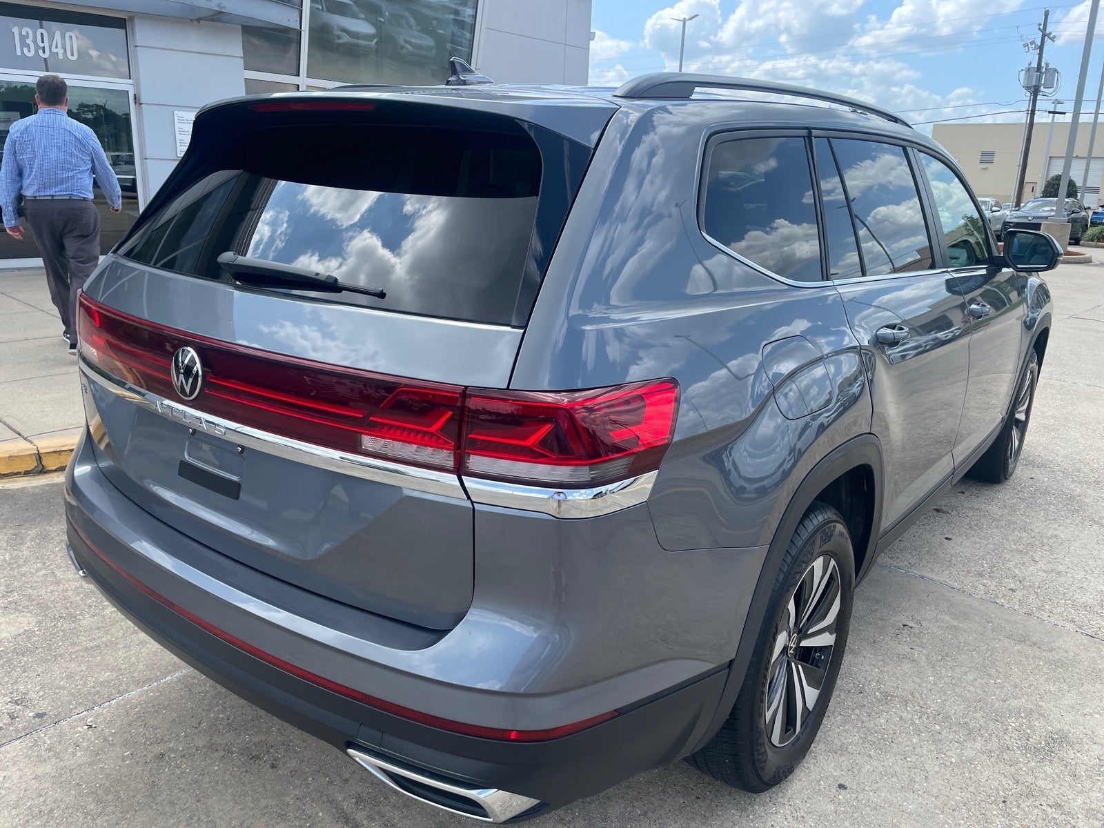 2024 Volkswagen Atlas 2.0T SE