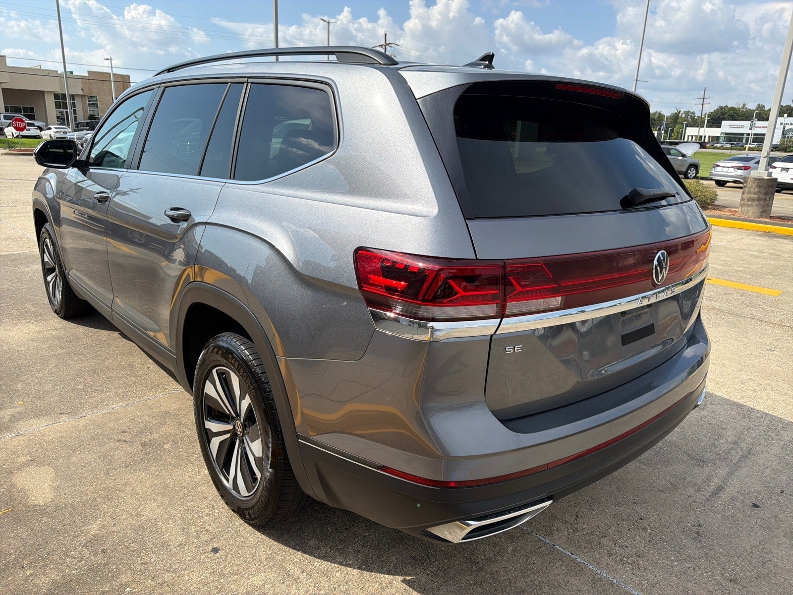 2024 Volkswagen Atlas 2.0T SE