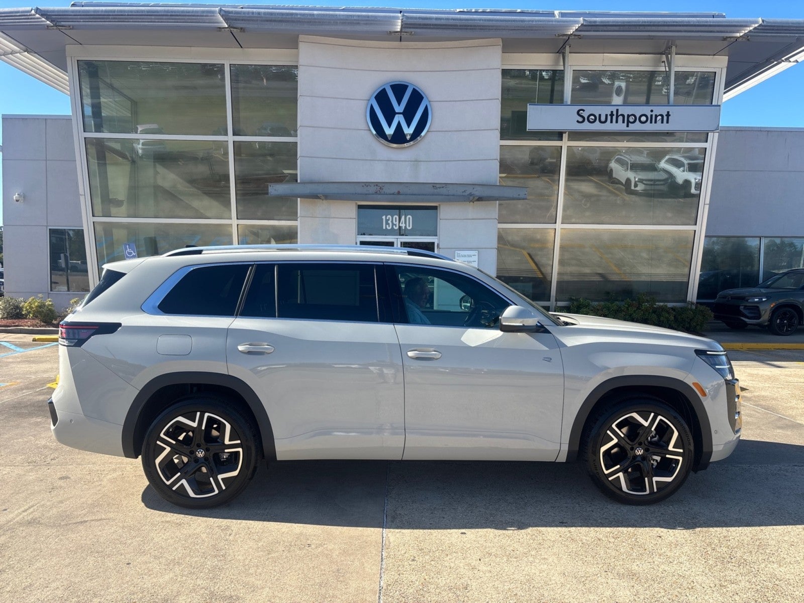 2027 Volkswagen Atlas SEL Premium R-Line