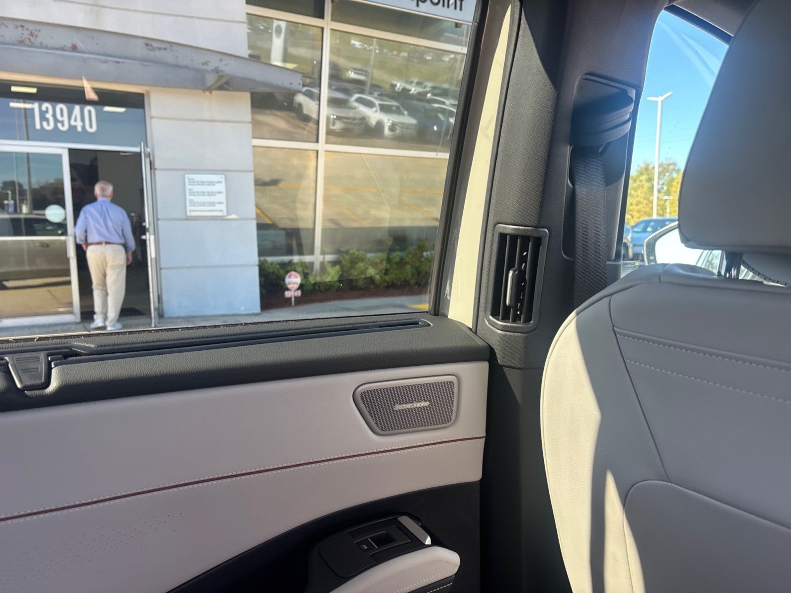 2027 Volkswagen Atlas SEL Premium R-Line
