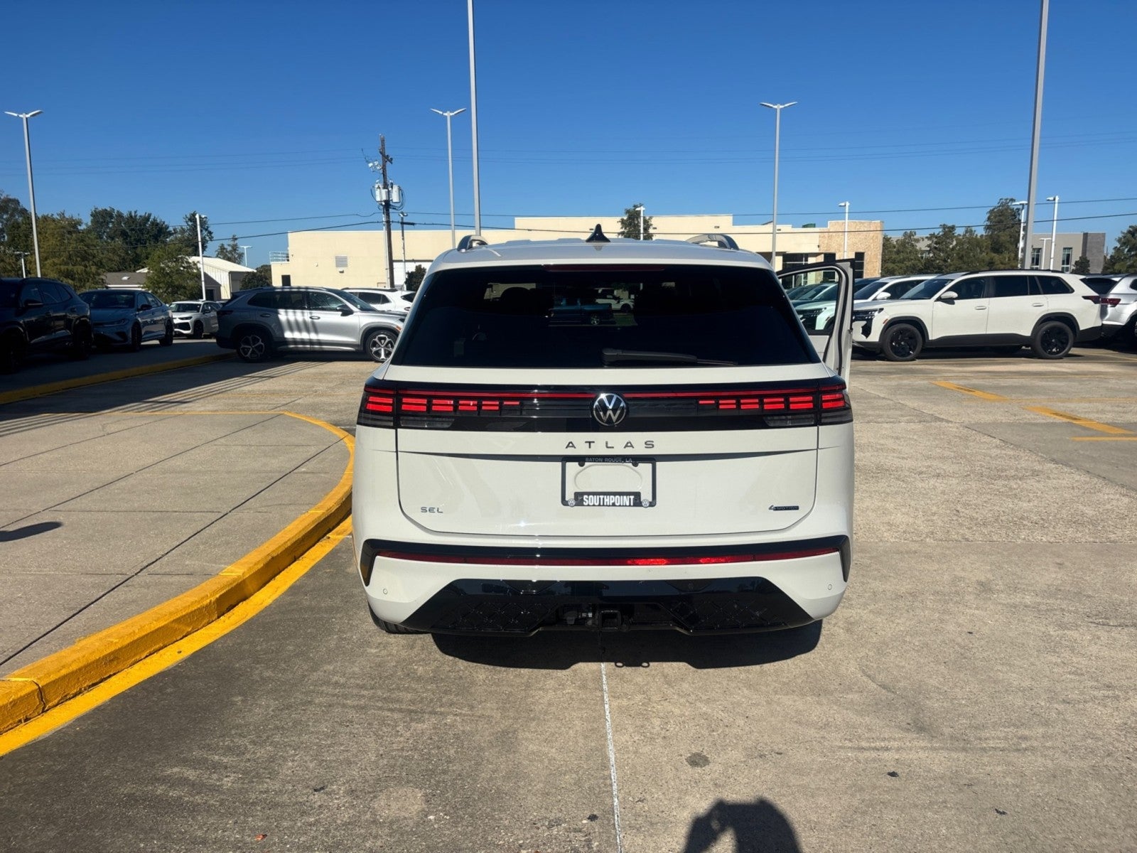 2027 Volkswagen Atlas SEL Premium R-Line