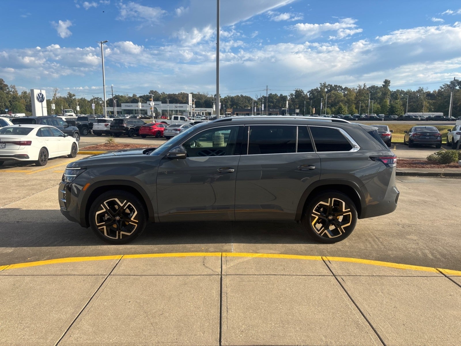 2027 Volkswagen Atlas SEL Premium R-Line