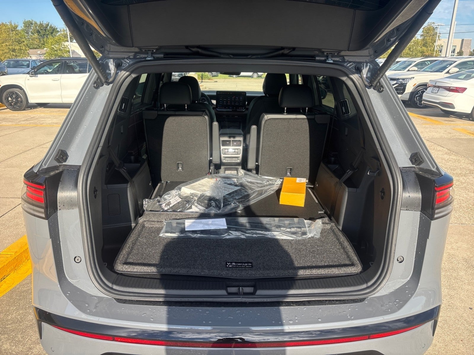 2027 Volkswagen Atlas SEL Premium R-Line