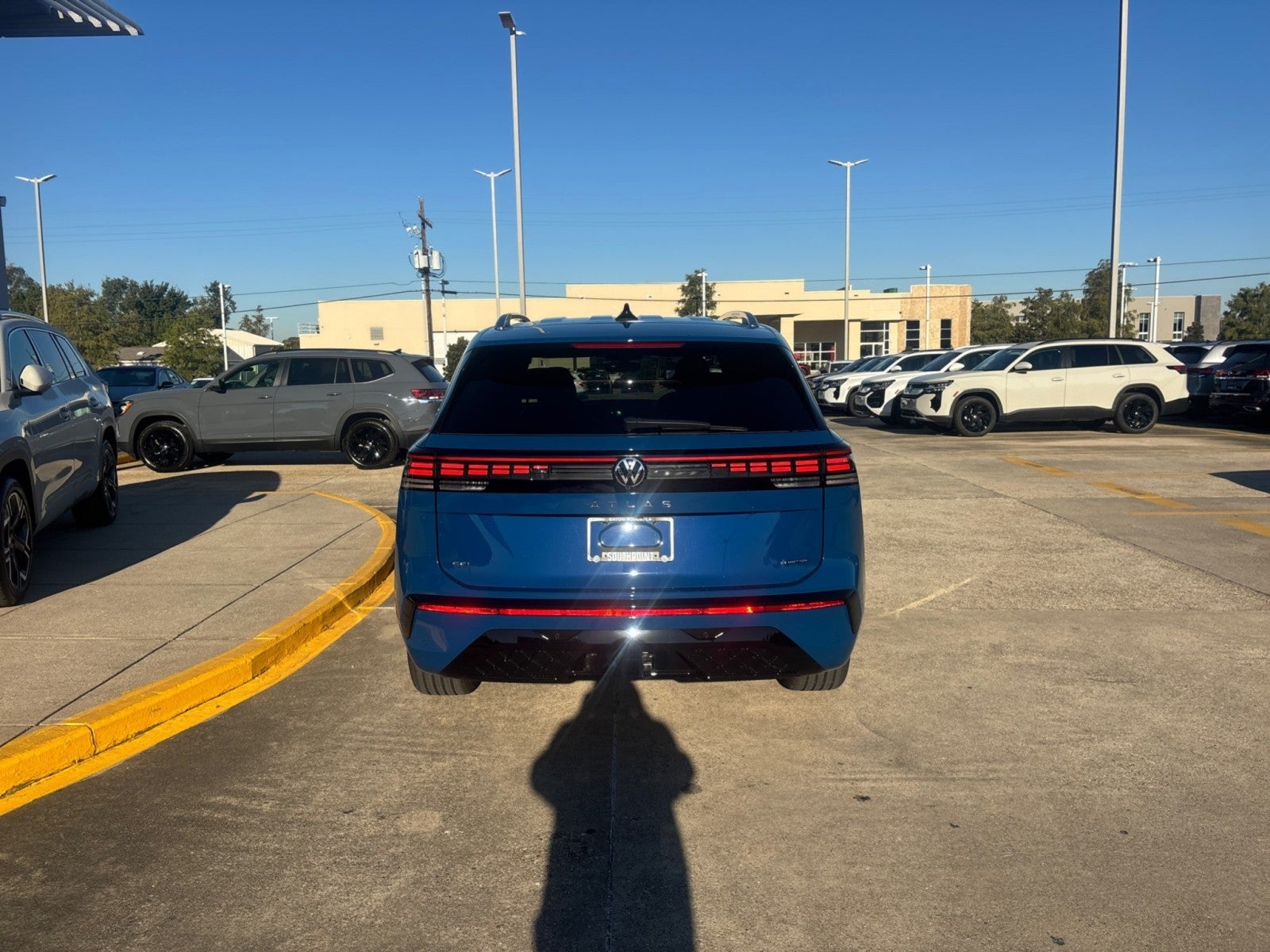 2027 Volkswagen Atlas SEL Premium R-Line