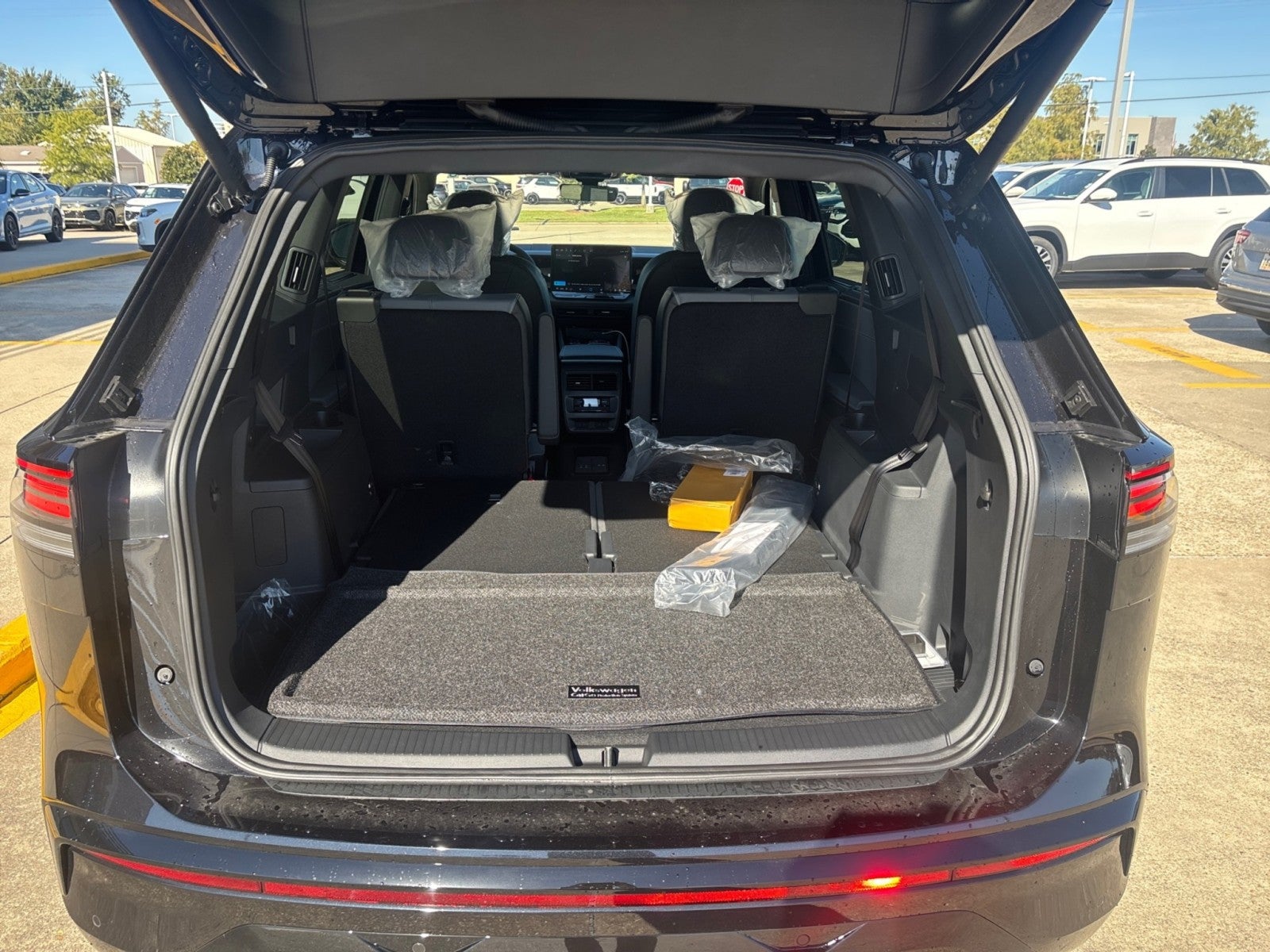 2027 Volkswagen Atlas SEL Premium R-Line