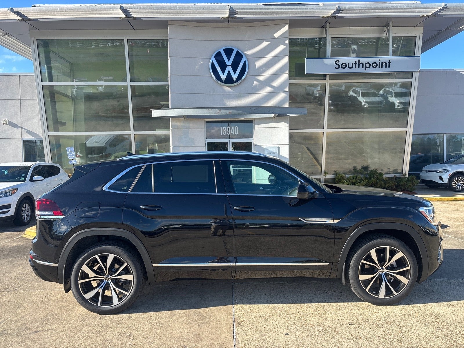 2026 Volkswagen Atlas Cross Sport 2.0T SEL Premium R-Line