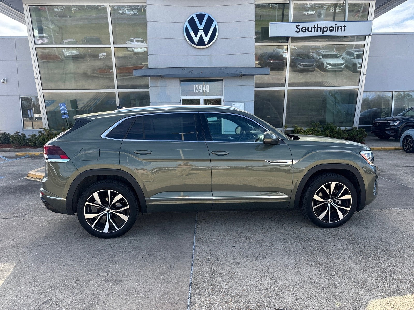 2026 Volkswagen Atlas Cross Sport 2.0T SEL Premium R-Line